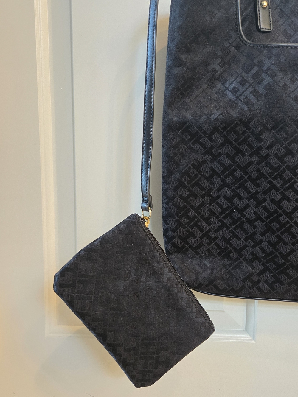 Tommy Hilfiger Tote With Small Pouch